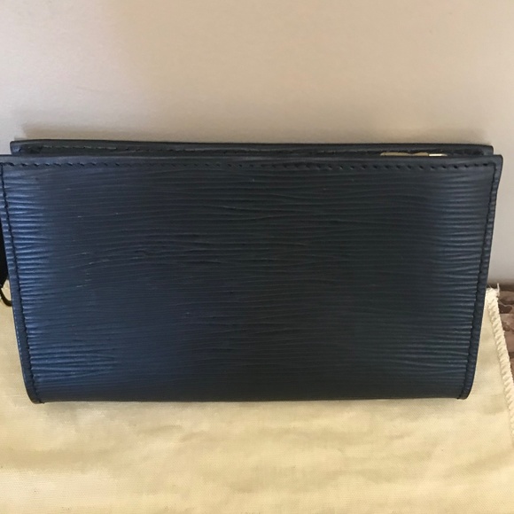 LOUIS VUITTON EPI POCHETTE WRISTLET NEVER USED GORGEOUS - Picture 4 of 12